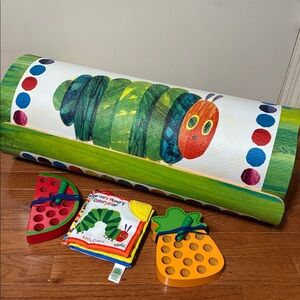 Eric Carle - The Very Hungry Caterpillar Playmat & Activity Bundle